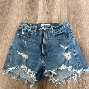 Abercrombie Curve Love Mom Short High Rise 24/00